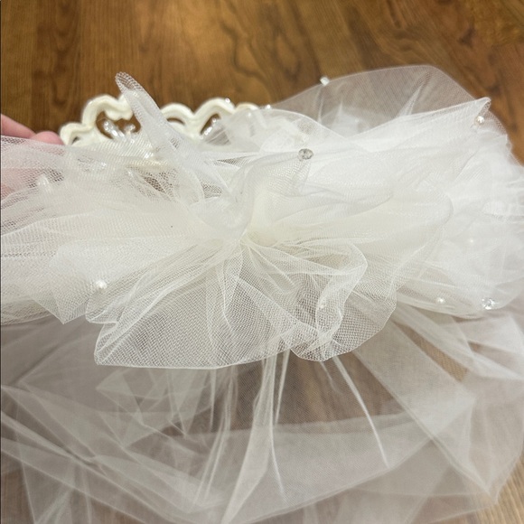 Vintage ivory Beaded tiara/veil - Picture 10 of 10